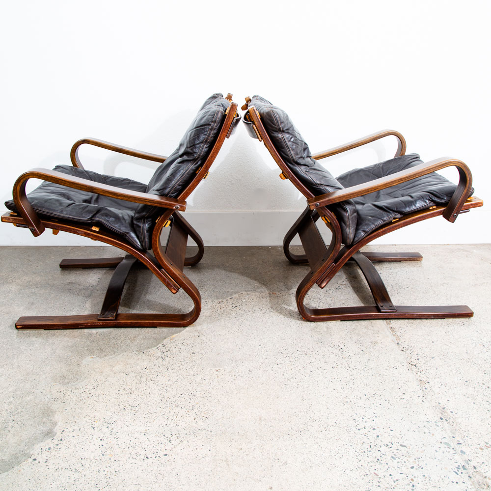 Mid Century Danish Modern Lounge Chairs Black Leather Bentwood Set Pair Komfort - Image 2
