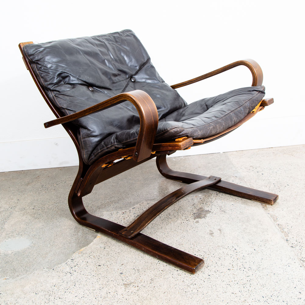 Mid Century Danish Modern Lounge Chairs Black Leather Bentwood Set Pair Komfort - Image 9