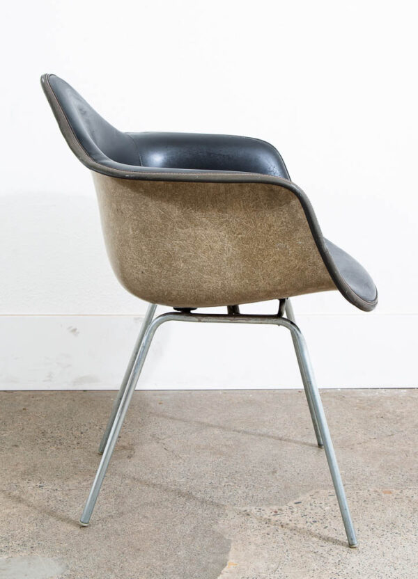 Mid Century Modern Chair Herman Miller Eames Molded Fiberglass Arm Shell Black - Image 3