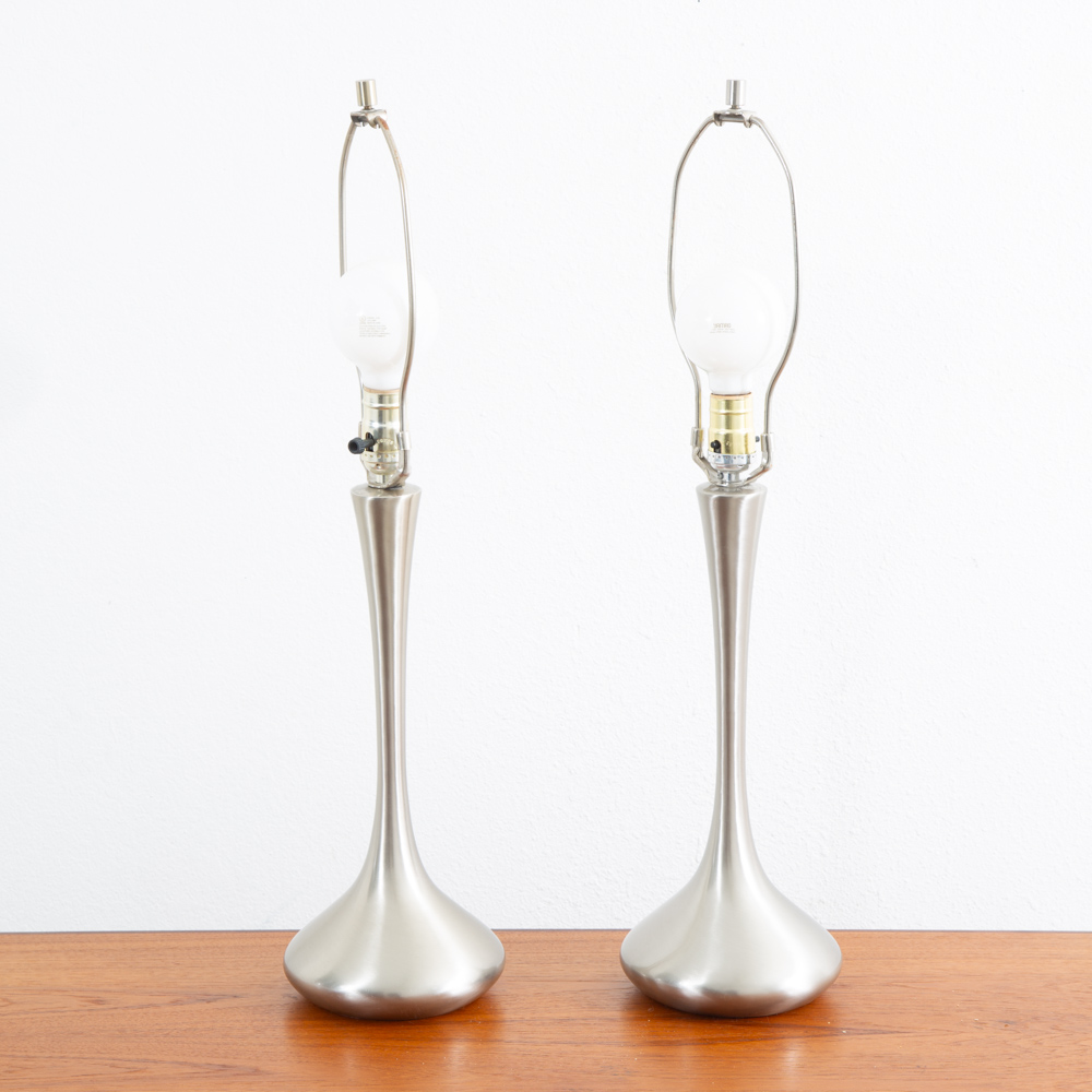 Mid Century Modern Table Lamp Set Pair Laurel Light Lighting Silver Chrome Two. - Image 2