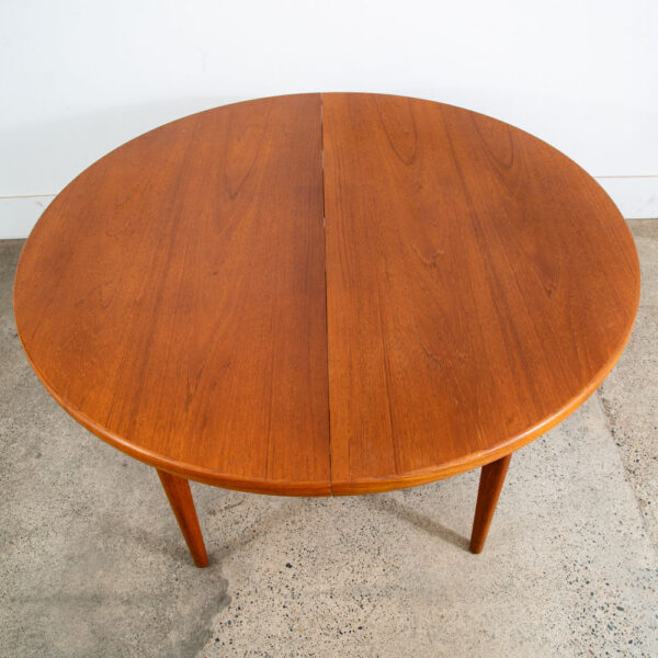 Mid Century Danish Dining Table Teak Round Expanding leaf x2 Oval Jo Carlsson