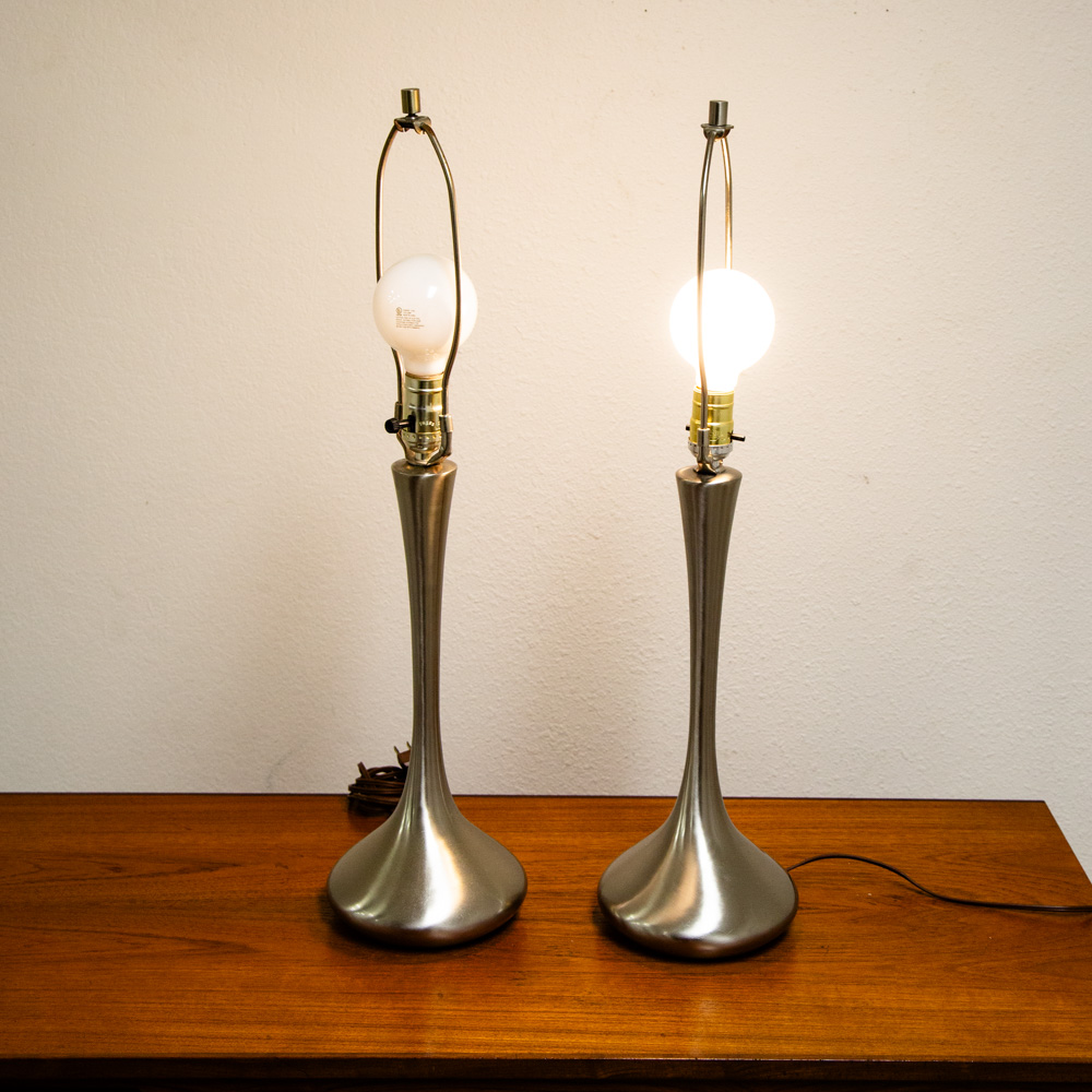 Mid Century Modern Table Lamp Set Pair Laurel Light Lighting Silver Chrome Two. - Image 3
