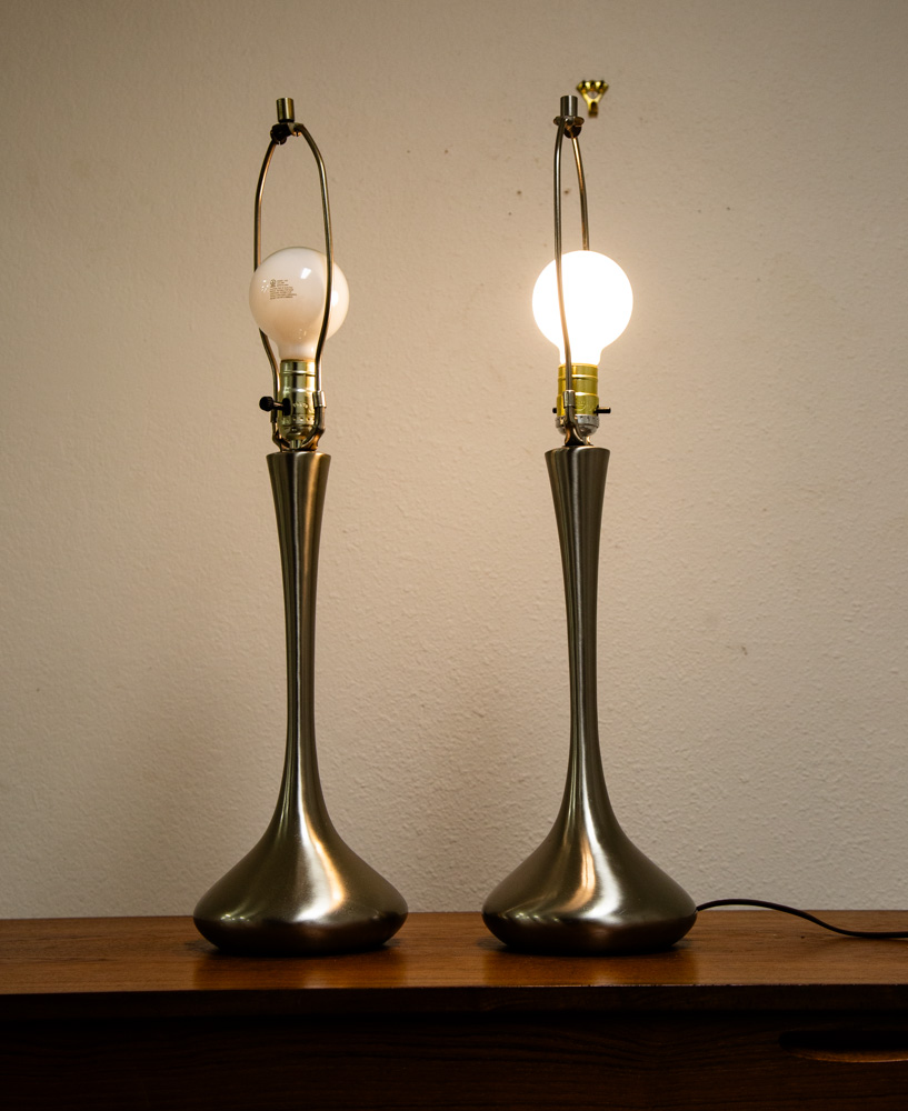 Mid Century Modern Table Lamp Set Pair Laurel Light Lighting Silver Chrome Two. - Image 4