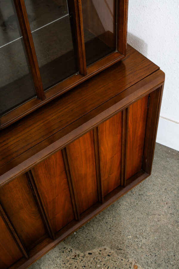 Mid Century Modern China Cabinet Hutch Cabinet Glass Display Compact Walnut Mcm - Image 7