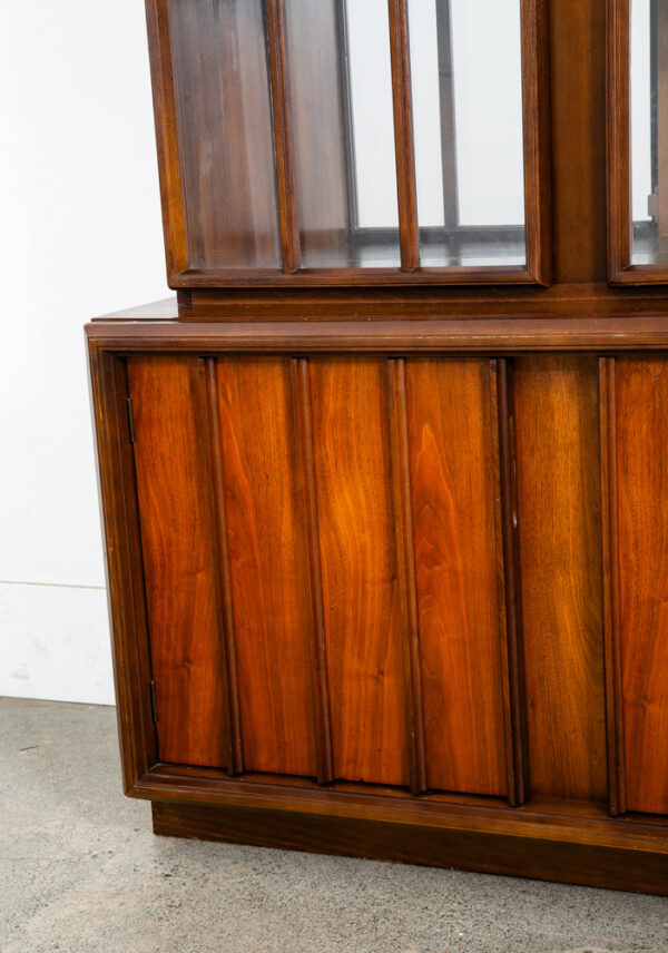 Mid Century Modern China Cabinet Hutch Cabinet Glass Display Compact Walnut Mcm - Image 6