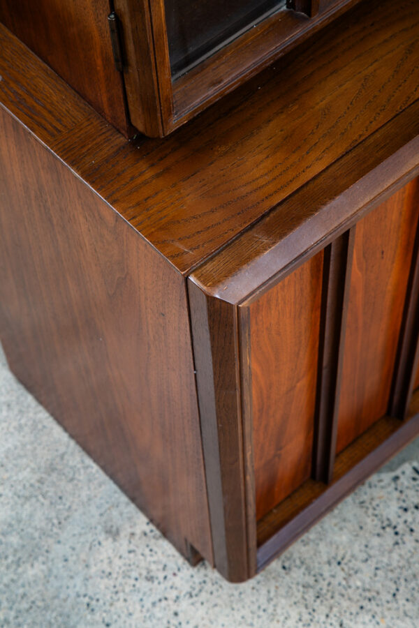Mid Century Modern China Cabinet Hutch Cabinet Glass Display Compact Walnut Mcm - Image 10