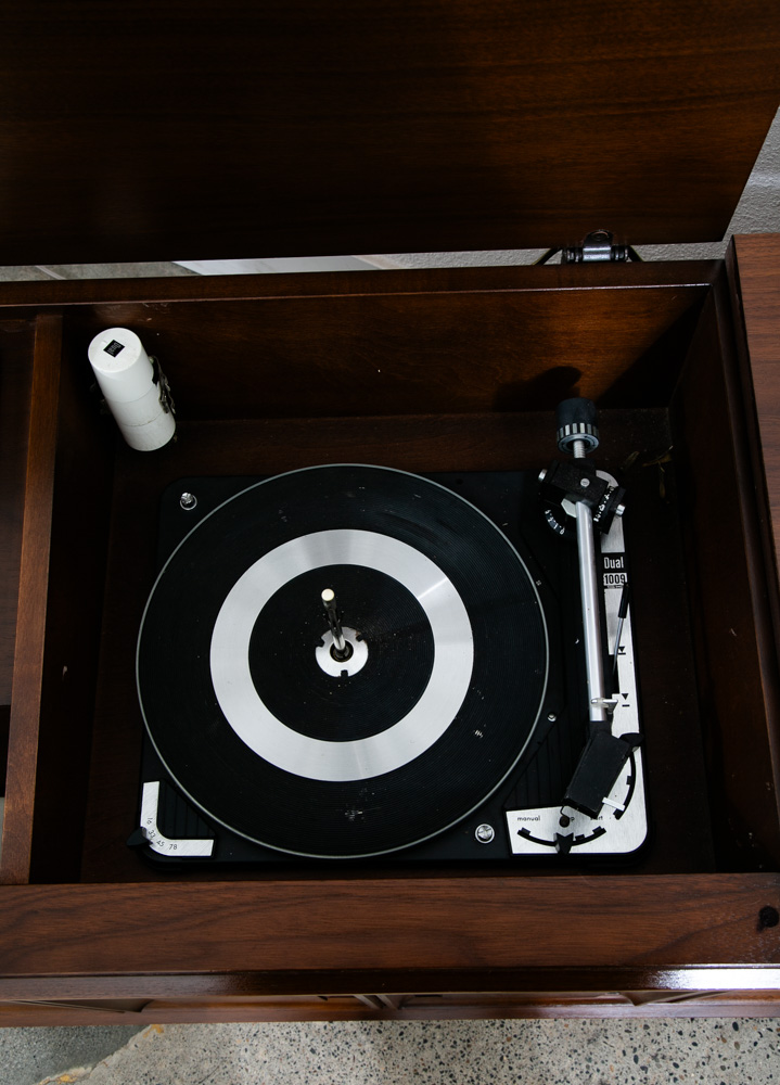 Mid Century Modern Stereo Console Credenza Fisher Statesman Radio Record Player - Image 11