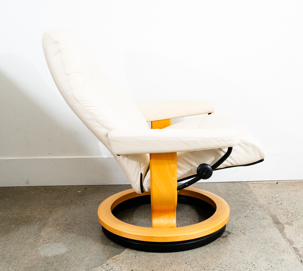 Mid Century Danish Modern Lounge Chair Ekornes Stressless White Ottoman Recliner - Image 2
