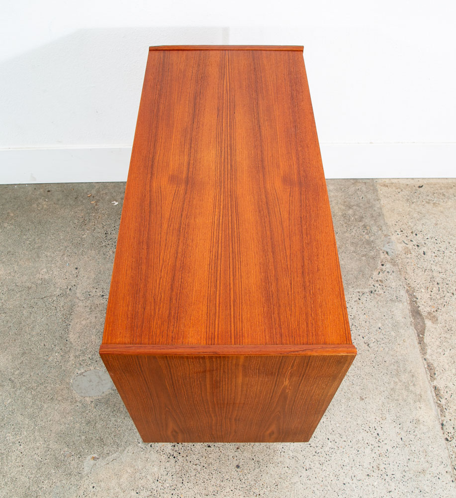 Mid Century Danish Modern Chest Drawers Dresser 4 drawer Teak Wood Denmark Mcm - Image 4