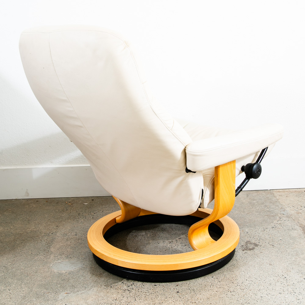 Mid Century Danish Modern Lounge Chair Ekornes Stressless White Ottoman Recliner - Image 4