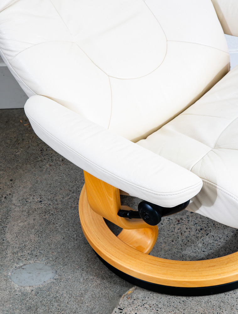 Mid Century Danish Modern Lounge Chair Ekornes Stressless White Ottoman Recliner - Image 10