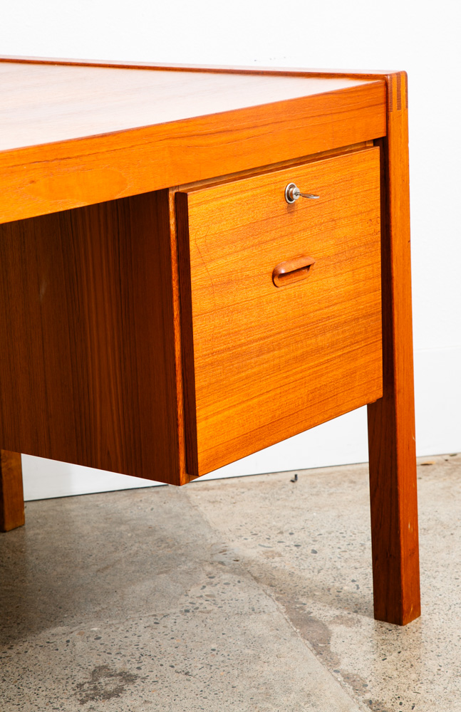 Mid Century Danish Modern Desk Floating 4 Drawer Teak Executive File Large Mcm - Image 8