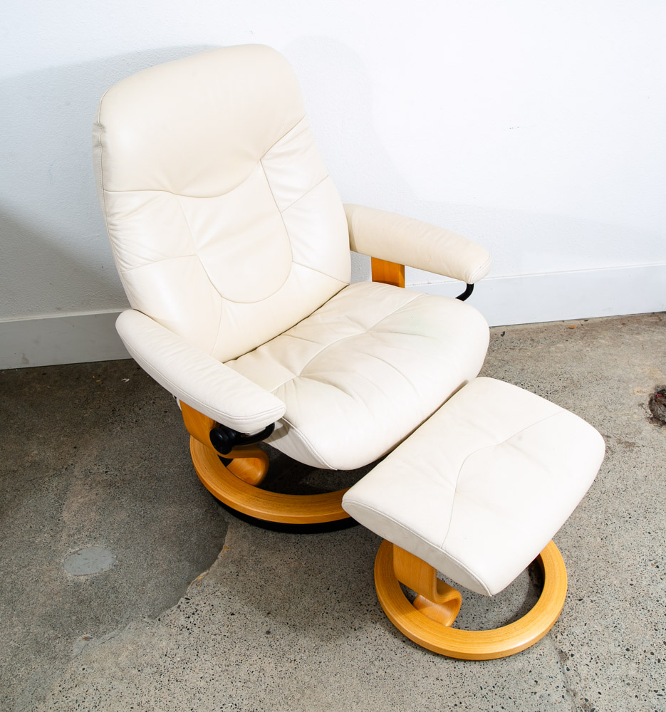 Mid Century Danish Modern Lounge Chair Ekornes Stressless White Ottoman Recliner - Image 5