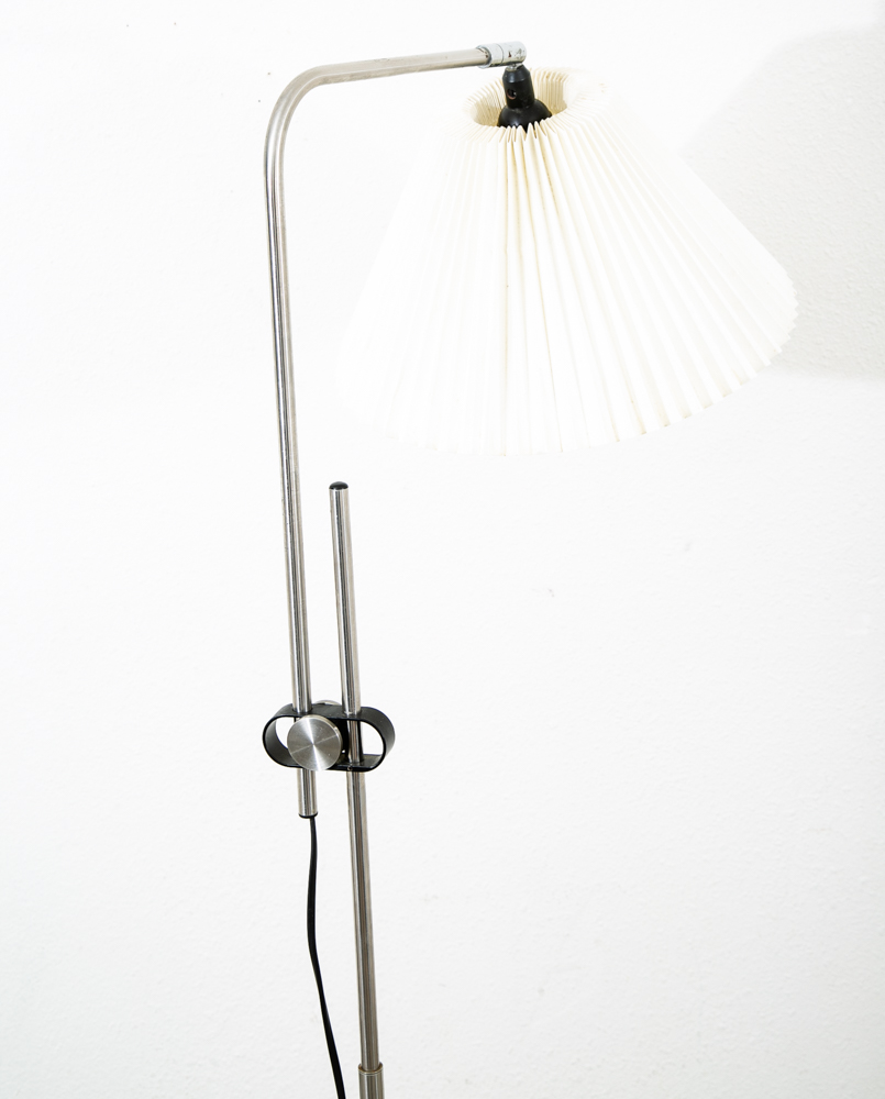 Mid Century Modern White Floor Lamp By Le Klint Model 321 W/ Shade Adjustable NM - Image 6