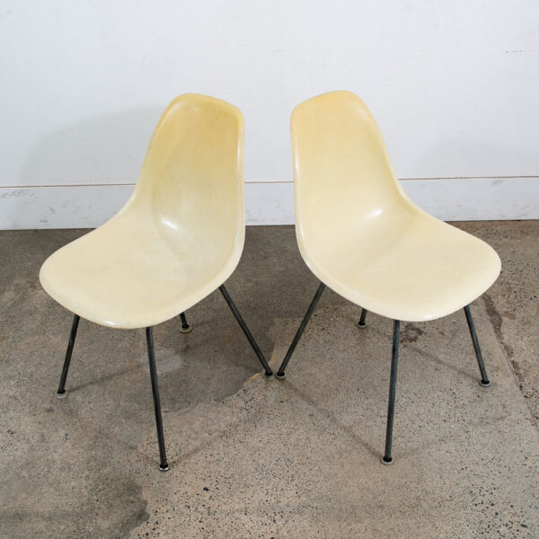 Mid Century Modern Side Shell Chair Pair Set Herman Miller Parchment Mcm Two Charles and Ray Eames - Image 2