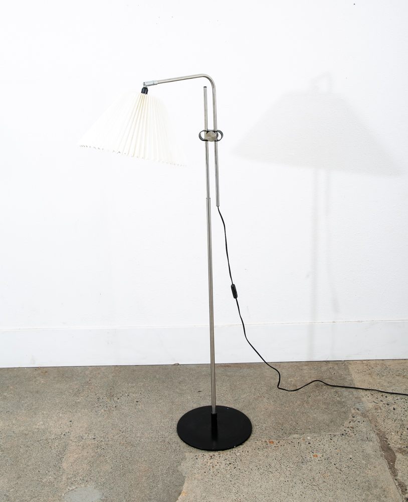 Mid Century Modern White Floor Lamp By Le Klint Model 321 W/ Shade Adjustable NM - Image 2