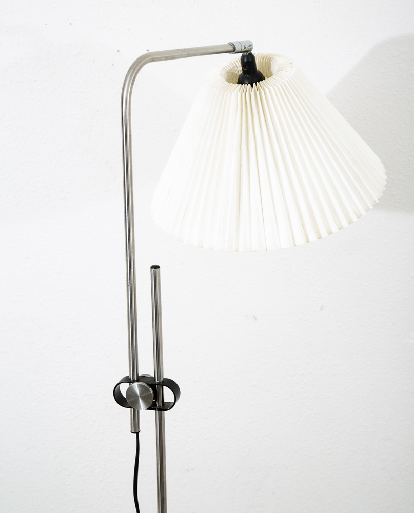 Mid Century Modern White Floor Lamp By Le Klint Model 321 W/ Shade Adjustable NM - Image 4