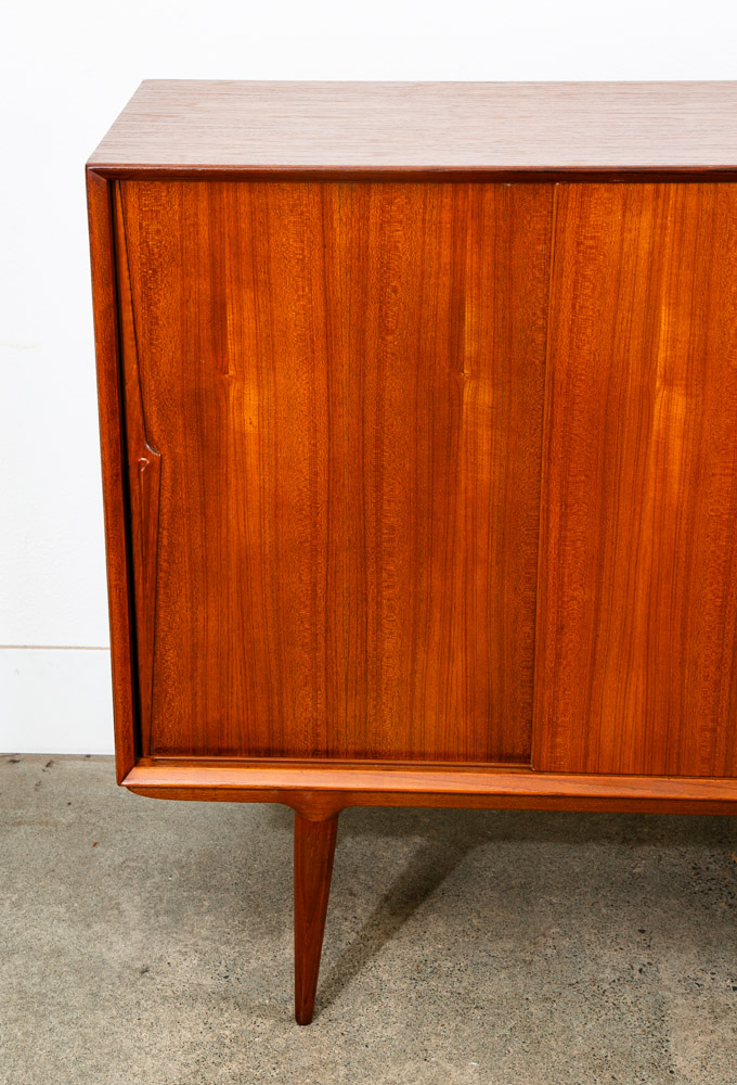Mid Century Danish Modern Credenza Cabinet Teak Gunni Omann Jun Sideboard NM - Image 9