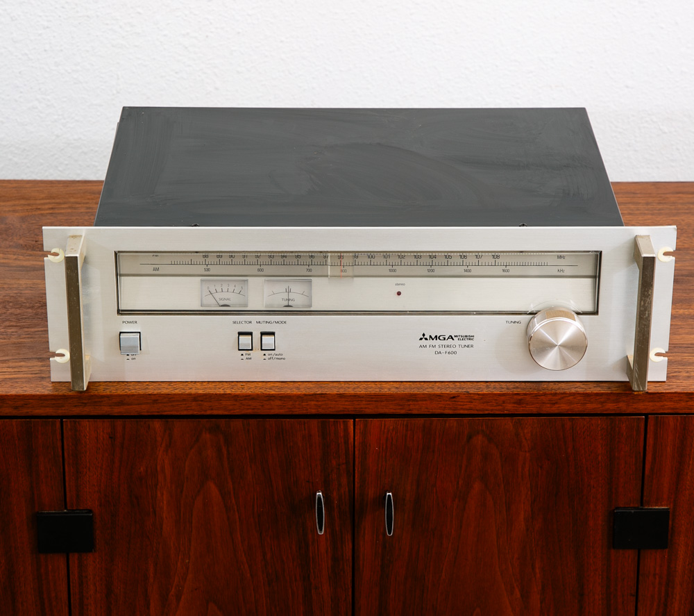 Vintage Mitsubishi Stereo Tuner DA-F600 Silver Rack Mount 70s Hifi AM / FM - Image 2
