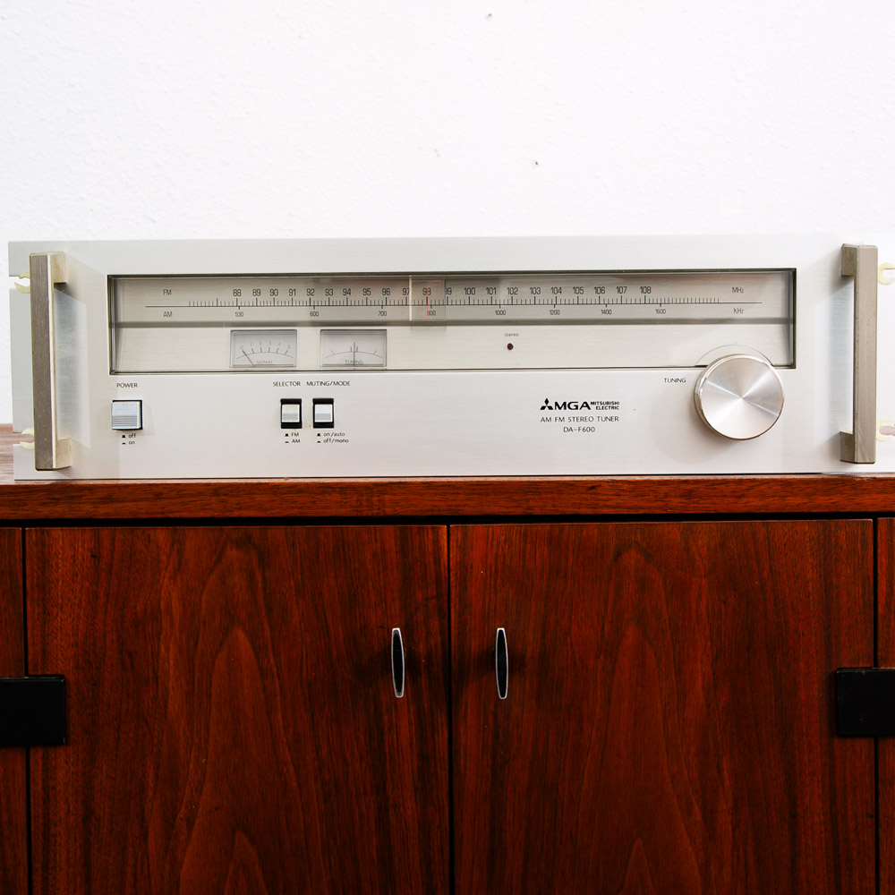 Vintage Mitsubishi Stereo Tuner DA-F600 Silver Rack Mount 70s Hifi AM / FM - Image 4