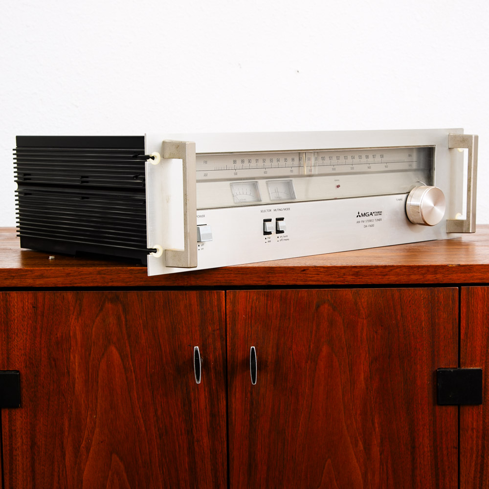 Vintage Mitsubishi Stereo Tuner DA-F600 Silver Rack Mount 70s Hifi AM / FM - Image 3