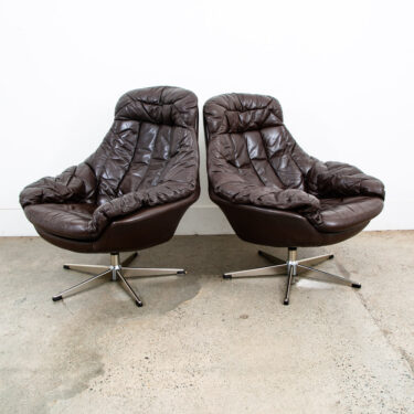 Mid Century Danish Modern Lounge Chairs Swivel Brown Leather H.W. Klein Bramin