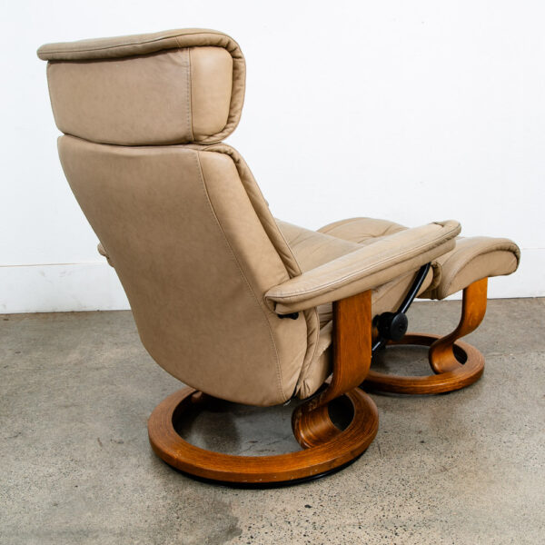 Mid Century Danish Modern Lounge Chair Ekornes Stressless Tan Ottoman Recliner - Image 4