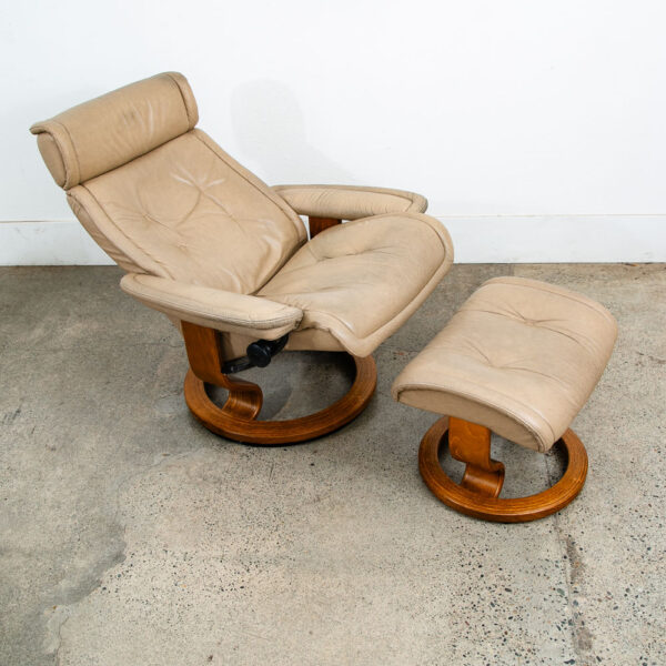 Mid Century Danish Modern Lounge Chair Ekornes Stressless Tan Ottoman Recliner - Image 6