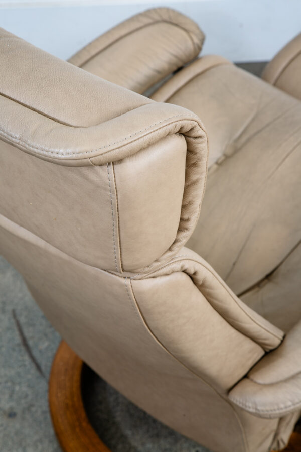 Mid Century Danish Modern Lounge Chair Ekornes Stressless Tan Ottoman Recliner - Image 8