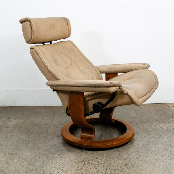 Mid Century Danish Modern Lounge Chair Ekornes Stressless Tan Ottoman Recliner - Image 5