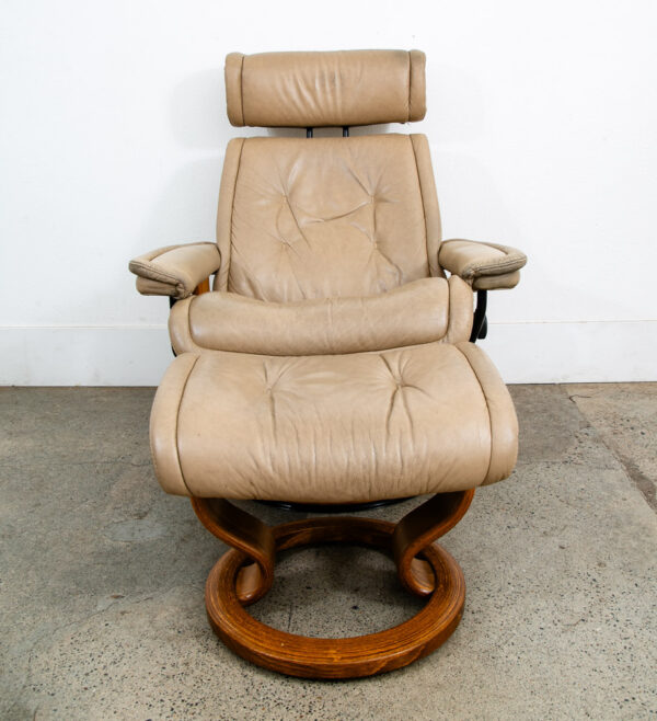 Mid Century Danish Modern Lounge Chair Ekornes Stressless Tan Ottoman Recliner - Image 3