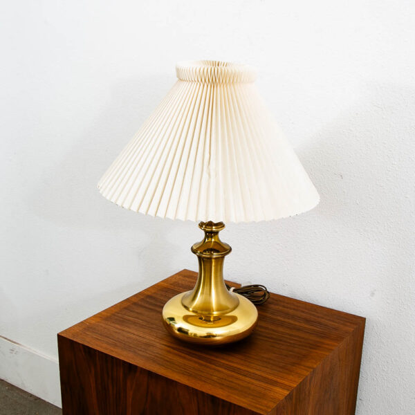 Mid Century Modern Brass Table Lamp Round White Pleated Shade Danish Vintage - Image 4