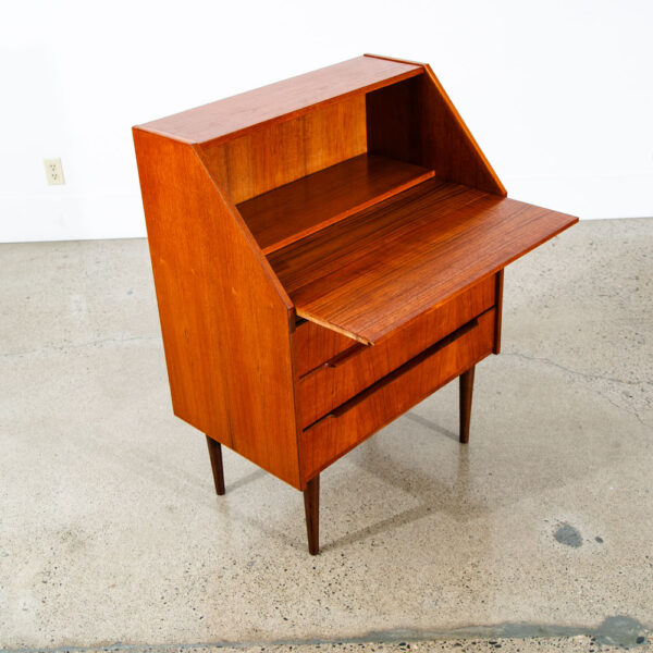 Mid Century Danish Modern Secretary Desk Bureau Denmark Vintage 3 Drawers Vanity - Image 8