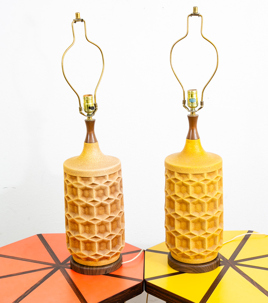 Mid Century Modern Lamp Set Table Light lighting Yellow Geometrical Pair Two Mcm - Image 2