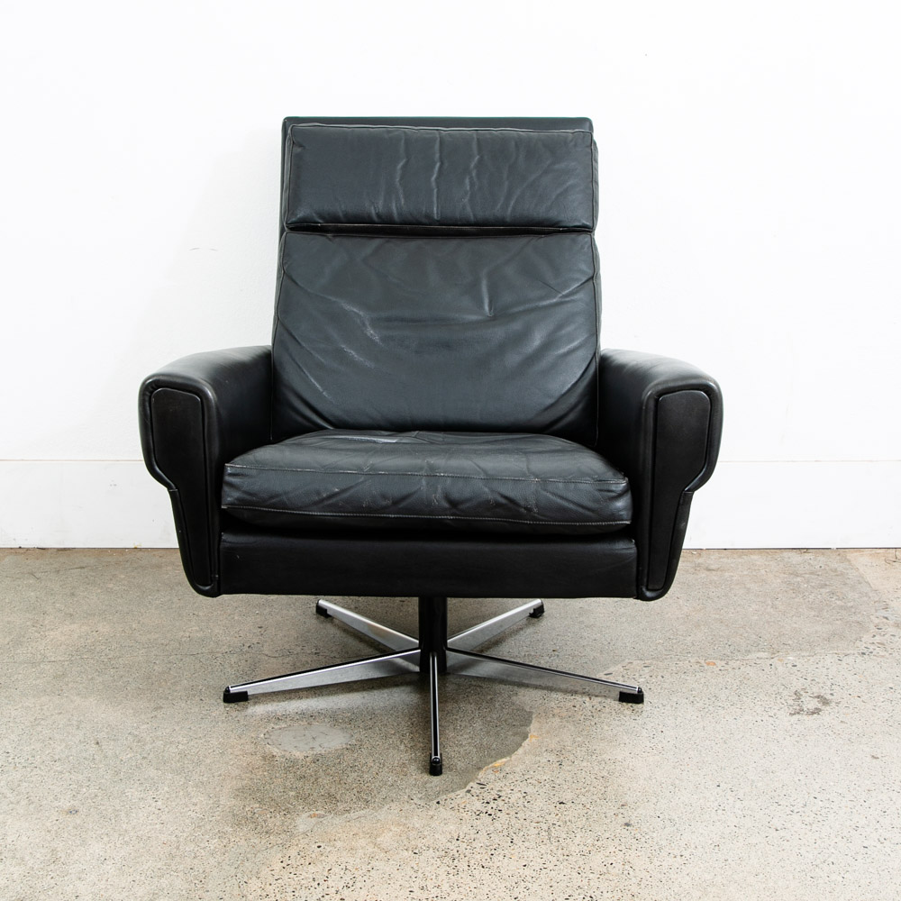 Mid Century Danish Modern Lounge Chair Georg Thams Black Leather Denmark Swivel - Image 4