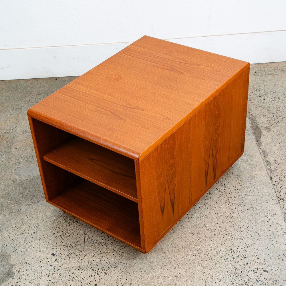 Mid Century Danish Modern Side Table Nightstand Teak Cabinet Shelving Vintage - Image 4