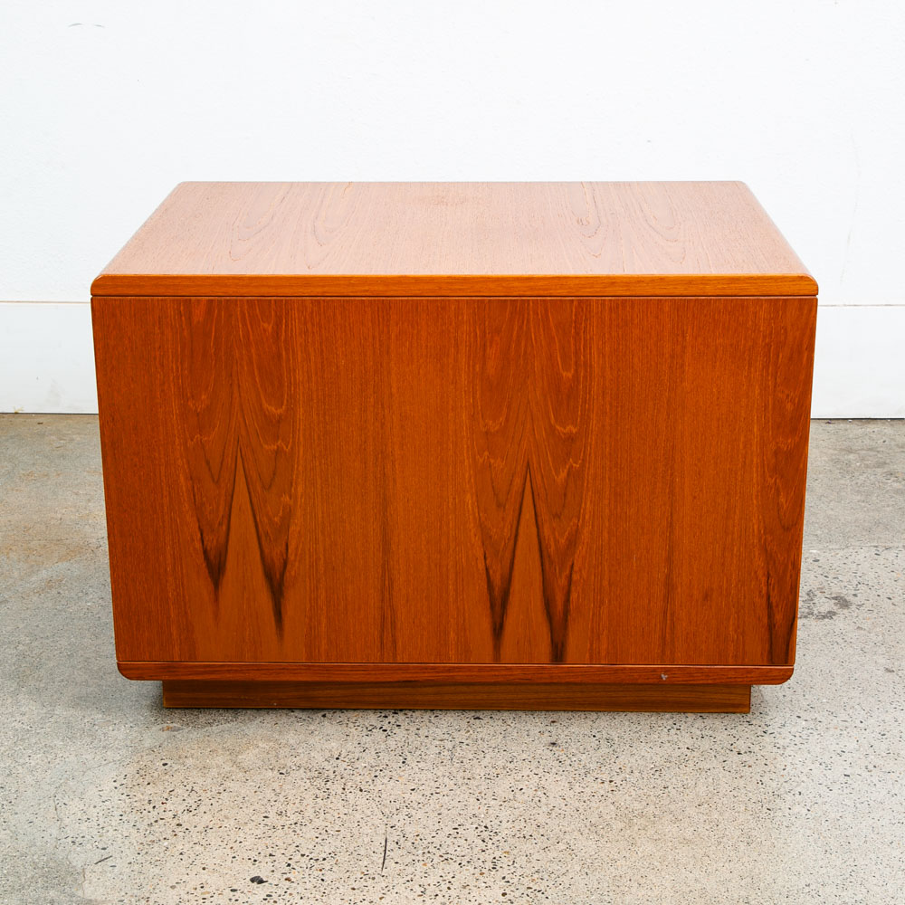 Mid Century Danish Modern Side Table Nightstand Teak Cabinet Shelving Vintage - Image 3