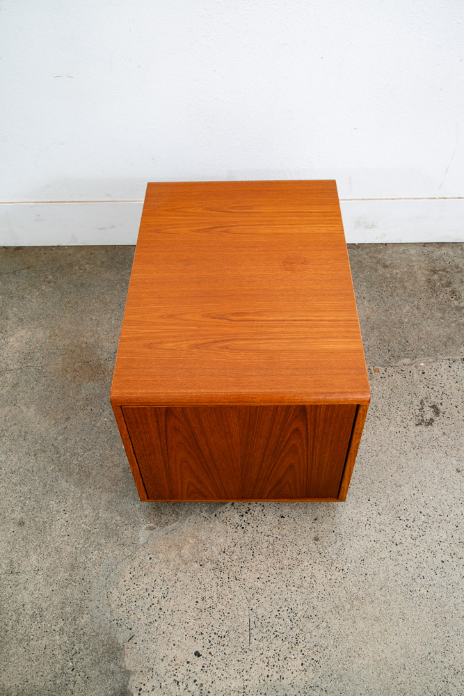 Mid Century Danish Modern Side Table Nightstand Teak Cabinet Shelving Vintage - Image 7