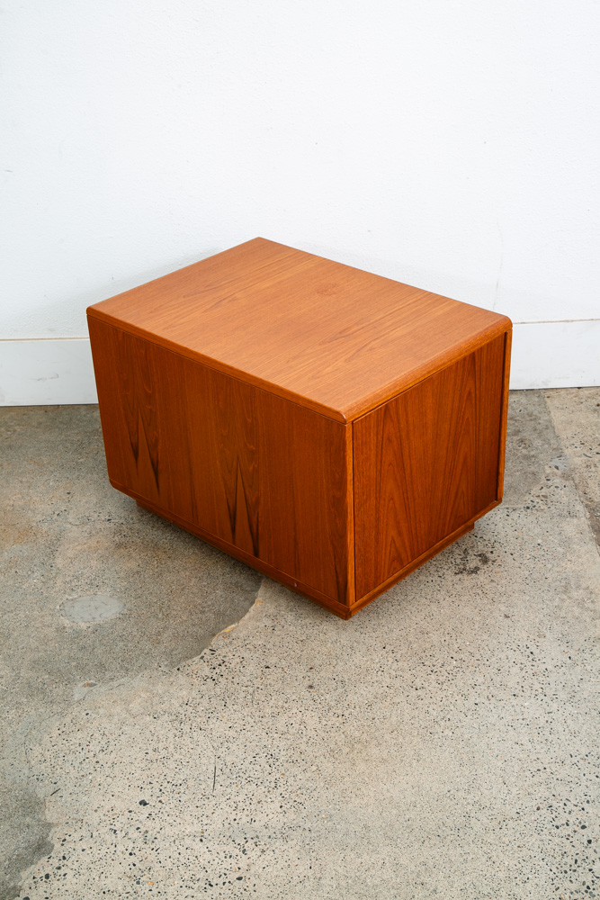 Mid Century Danish Modern Side Table Nightstand Teak Cabinet Shelving Vintage - Image 10