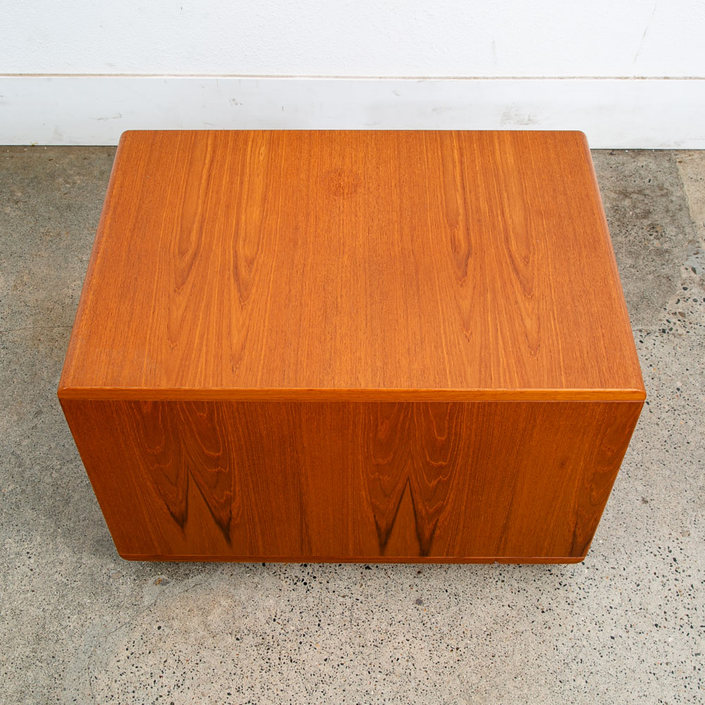 Mid Century Danish Modern Side Table Nightstand Teak Cabinet Shelving Vintage - Image 9
