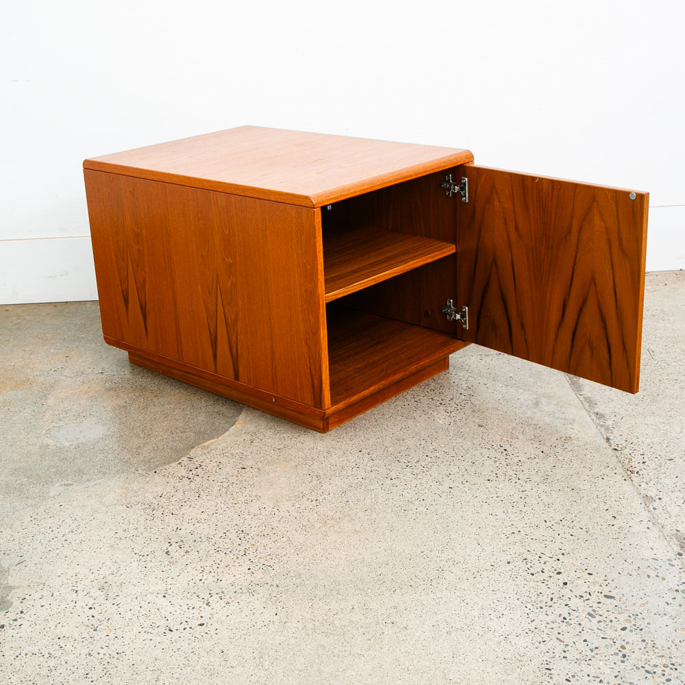 Mid Century Danish Modern Side Table Nightstand Teak Cabinet Shelving Vintage - Image 2