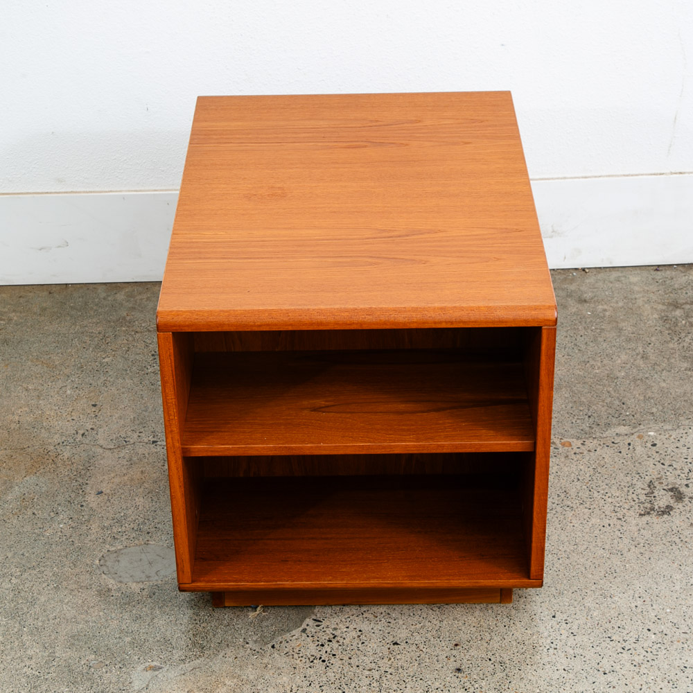 Mid Century Danish Modern Side Table Nightstand Teak Cabinet Shelving Vintage - Image 5