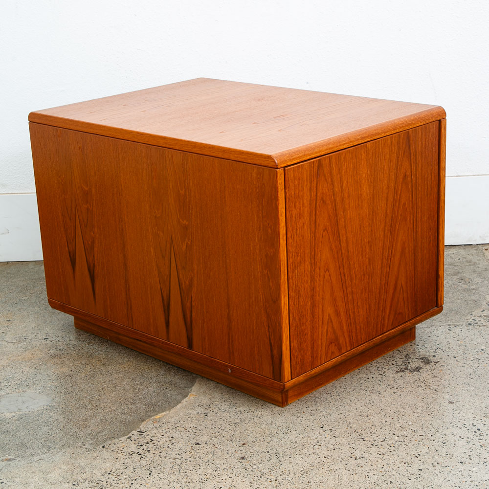Mid Century Danish Modern Side Table Nightstand Teak Cabinet Shelving Vintage - Image 12