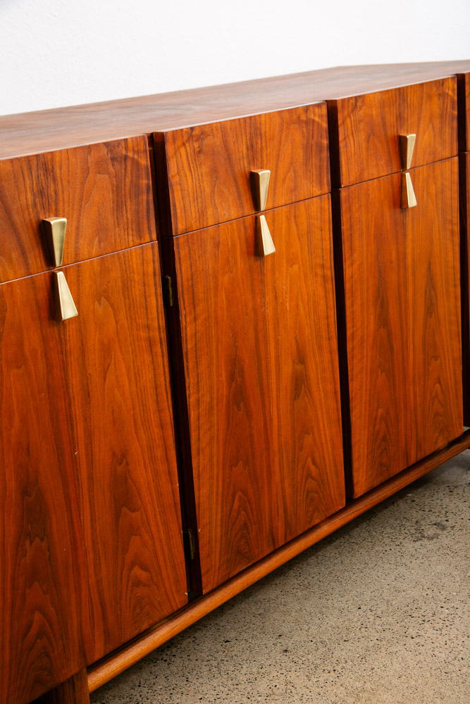 Mid Century Modern Credenza Dresser Walnut Brass 12 Drawer Martinsville Doors - Image 7