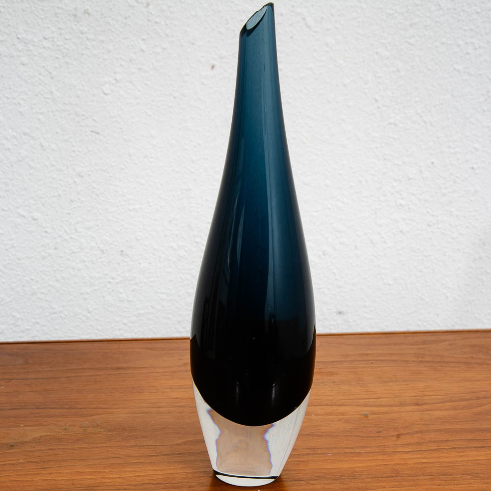 Mid Century Modern Art Glass Vase Two Tone Tear Drop Shape Sweden Black Glass - Image 3