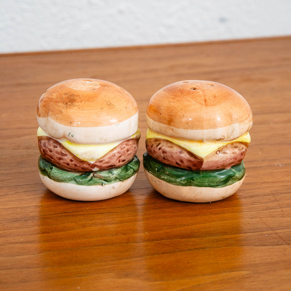 Mid Century Modern Souvenir pair of Burgers Ceramic Salt & Pepper Shaker Set of Two - Image 8
