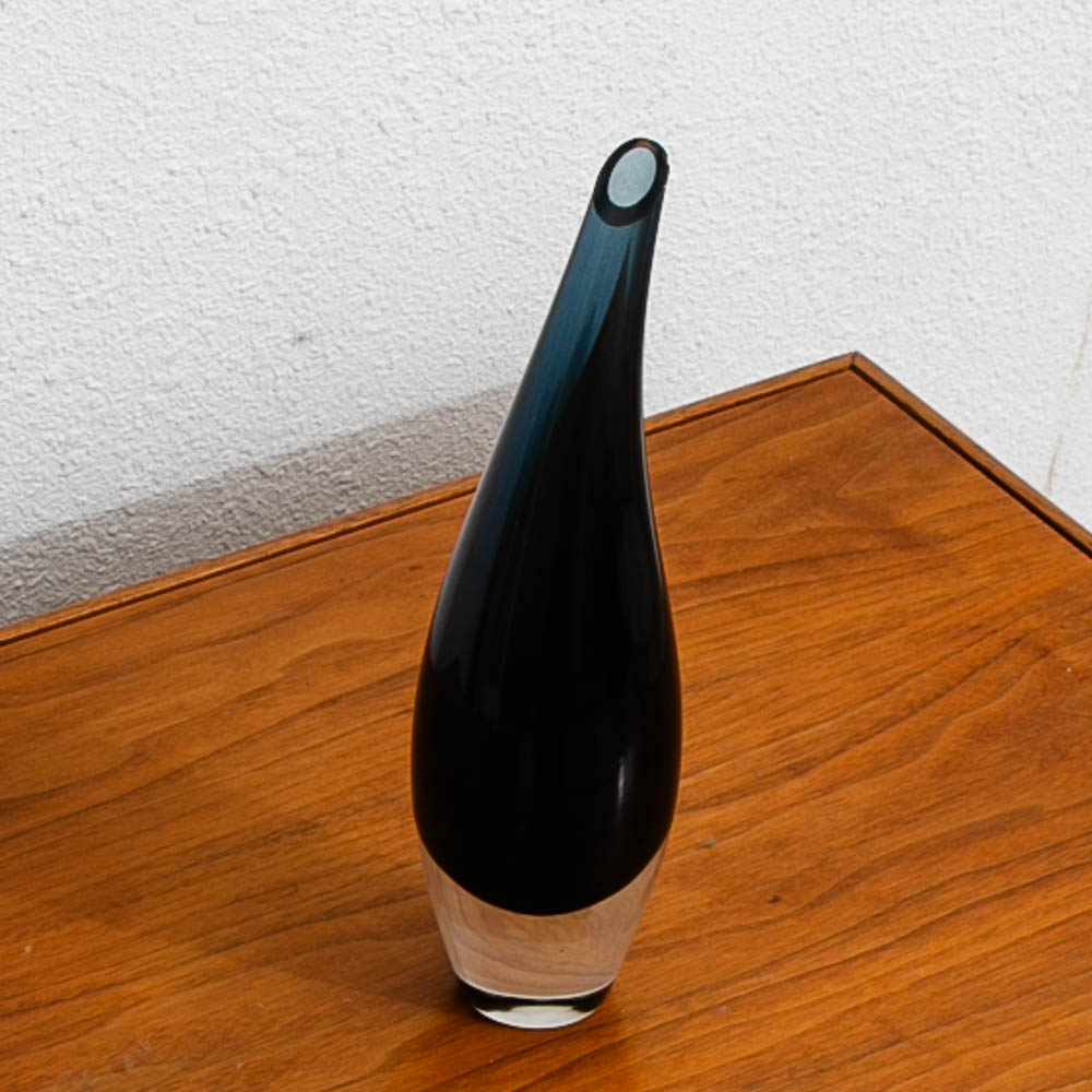 Mid Century Modern Art Glass Vase Two Tone Tear Drop Shape Sweden Black Glass - Image 10