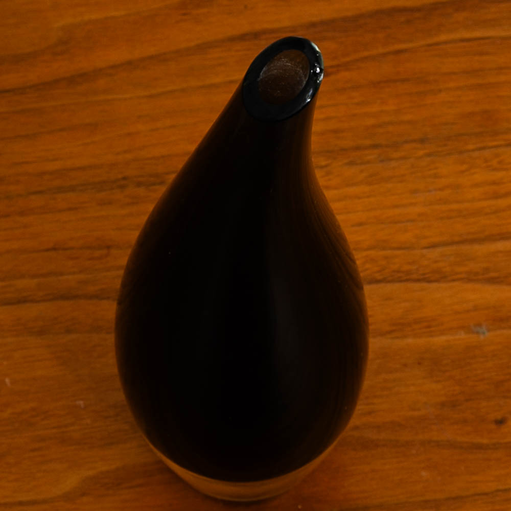 Mid Century Modern Art Glass Vase Two Tone Tear Drop Shape Sweden Black Glass - Image 5