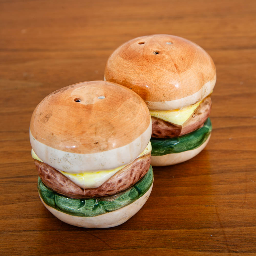 Mid Century Modern Souvenir pair of Burgers Ceramic Salt & Pepper Shaker Set of Two - Image 10