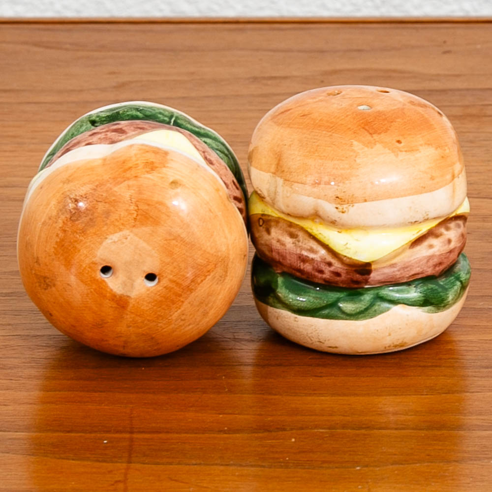 Mid Century Modern Souvenir pair of Burgers Ceramic Salt & Pepper Shaker Set of Two - Image 2